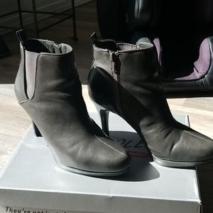 Life Stride grey very cute booties